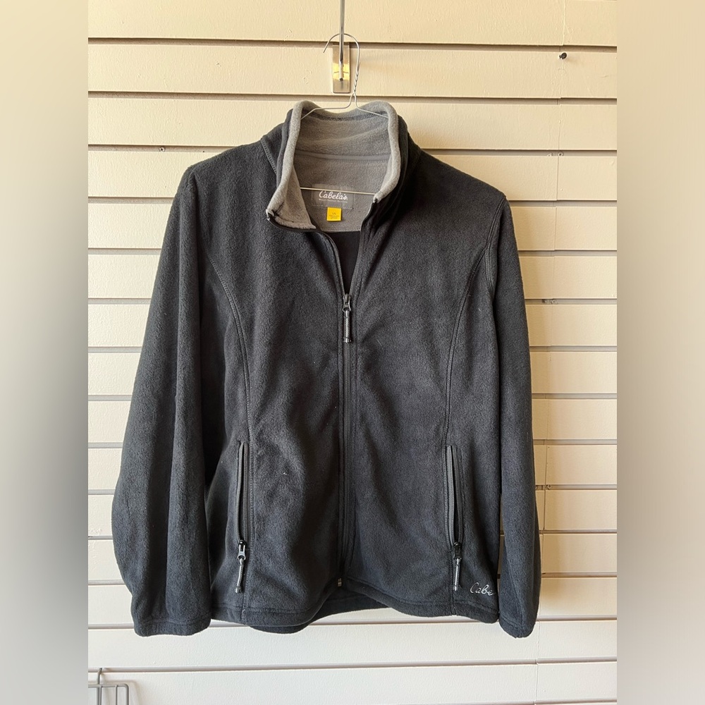 Cabela’s Womens Size Large Black Zip Fleece. Excellent Condition.